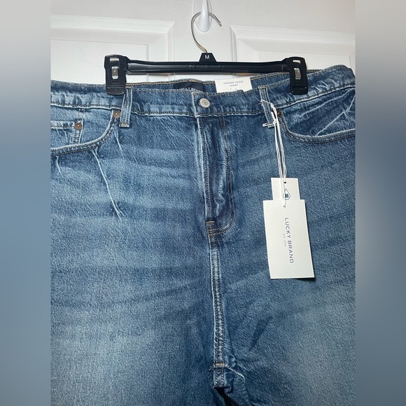 Lucky Brand Vintage Mens Loose Jean Shorts Cutoff Size 42 Comforter Stretch NEW - Picture 3 of 13
